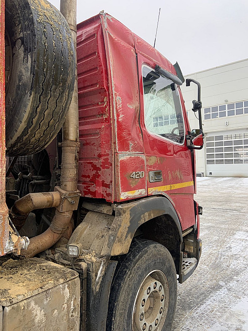 На VOLVO FMX нужны: дверь правая 82436175 (можно каркас), боковина правая 21559320, зеркало правое.  - photo 1