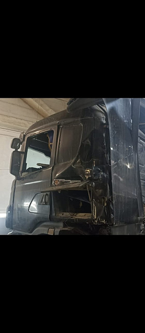 На Скания G 2011г. нужны боковина левая, спойлер кабины зад левый в боре с кранштейнами, крышка люка  - photo 1