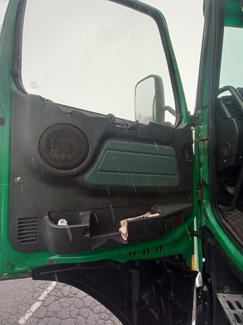 Ищу обшивки дверей Volvo FH 1998г.  - photo 1