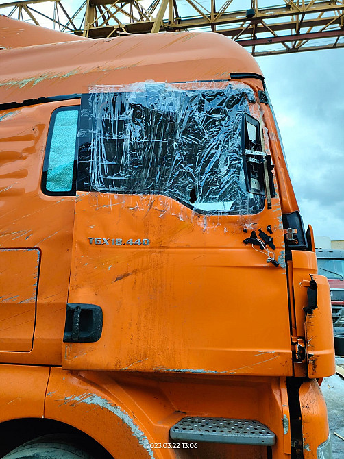 Ищу дверь правую в сборе Man TGX 2015 год.  - photo 1