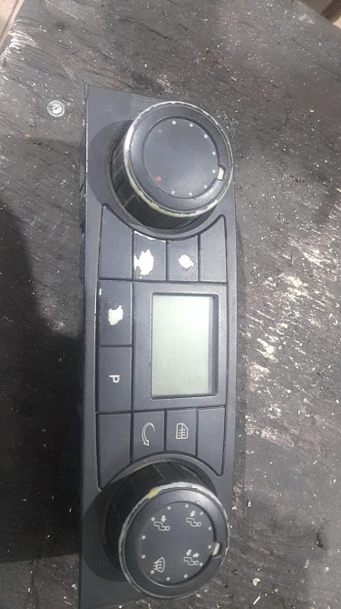 Нужен 81619906080 блок управления печки без кондиционера ман тгс.  - photo 1