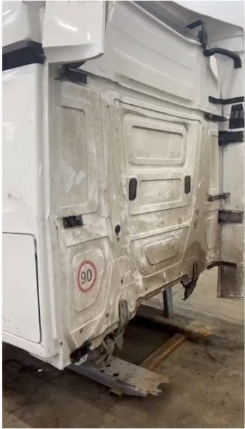 Ищу заднюю стенку кабины мп4.  - photo 1