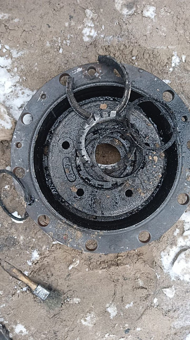 Ищу переднюю бортовую 6х6 Ман 20 зубов.  - photo 1