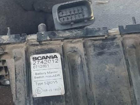Ищу выключатель массы 2742012 Скания.  - photo 1