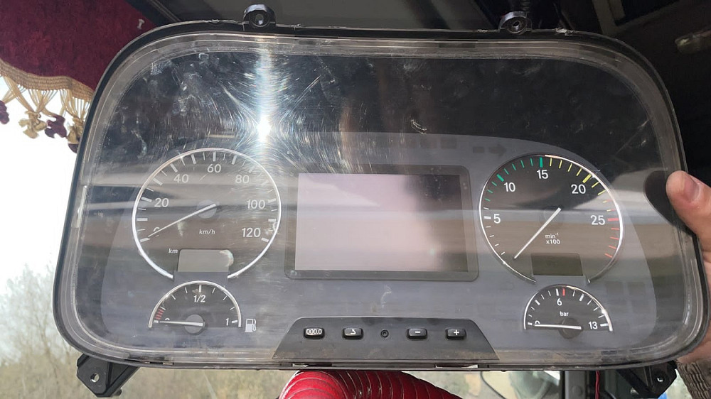 Ищу A0044467621 панель приборов на Актрос 11 год.  - photo 1