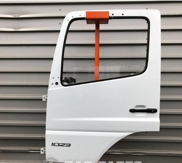 Нужна водительская дверь Мерс.  - photo 1