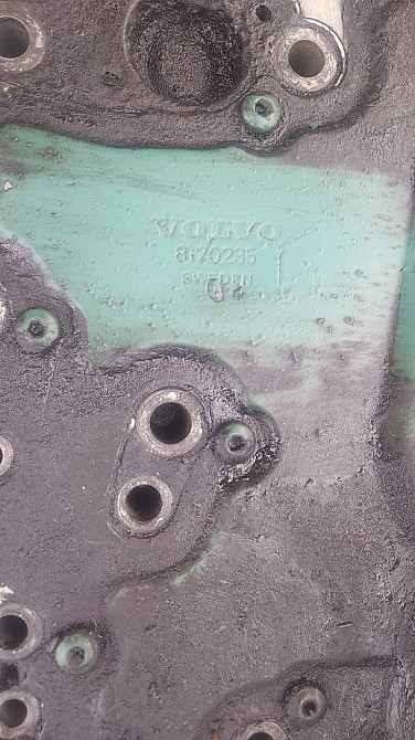 Ищу крышку двс 8170235 Volvo.  - photo 1