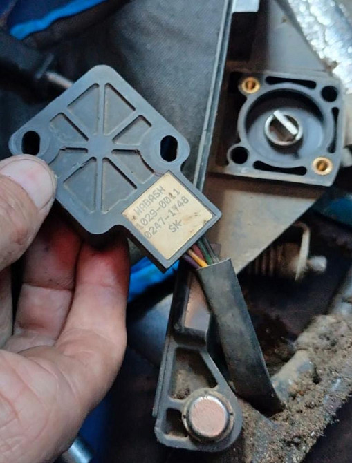 Нужна педаль газа с датчиком (1029-0011 wabash) Рено Магнум 2003 года (VF611GTA000120929).  - photo 1