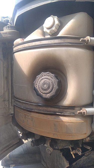 Ищу бачок расширительный на Рено Магнум 2000 год.  - photo 1