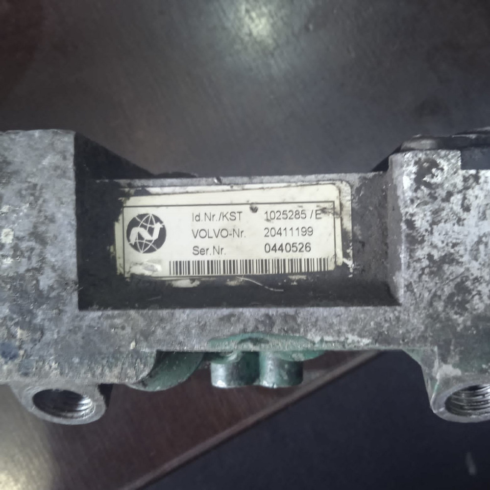 Ищу клапан горного тормоза 20411199 Volvo.  - photo 1