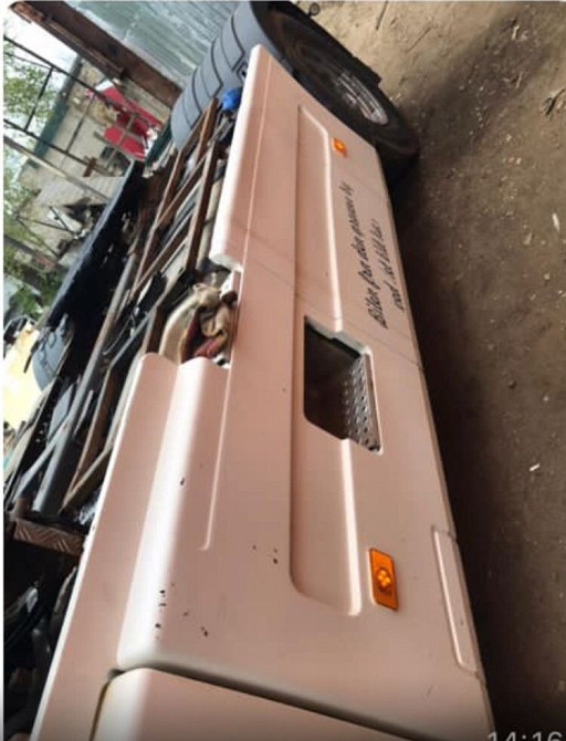 Ищу правый Спойлер бака Volvo FH13.  - photo 1