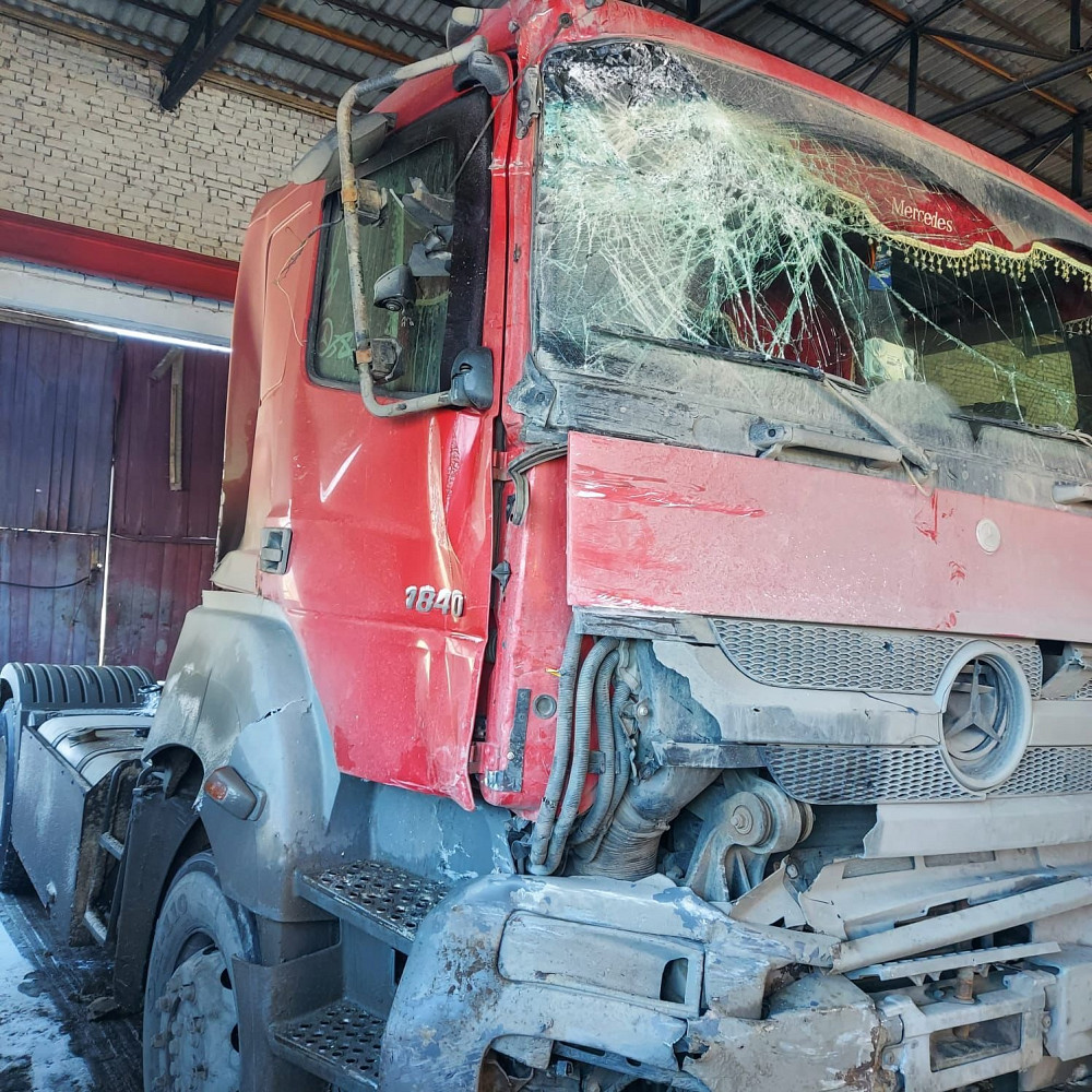 Ищу каркас с дверьми, либо кабина в сборе MB Axor, низкая крыша со спальником.  - photo 1