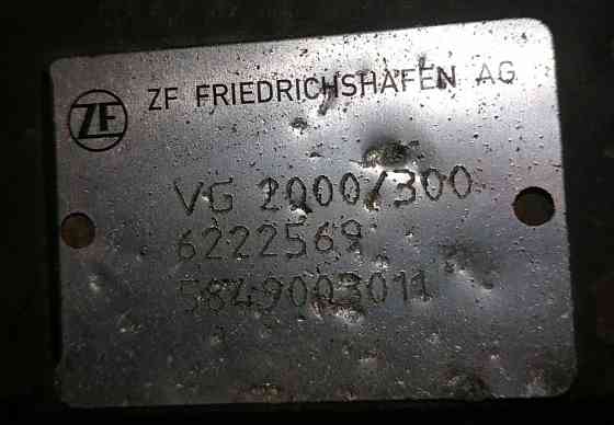 На Ивеко треккер 6*6 нужна раздаточная коробка VG 2000/300 5849003011 ZF. 