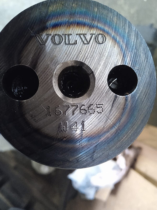 Ищу распредвал 1677665 Volvo.  - photo 1