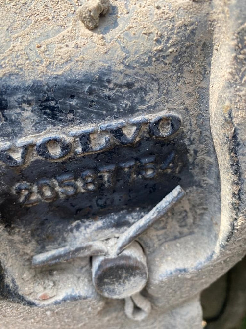 Ищу кронштейн полурессоры Volvo Vnl 670/780.  - photo 1