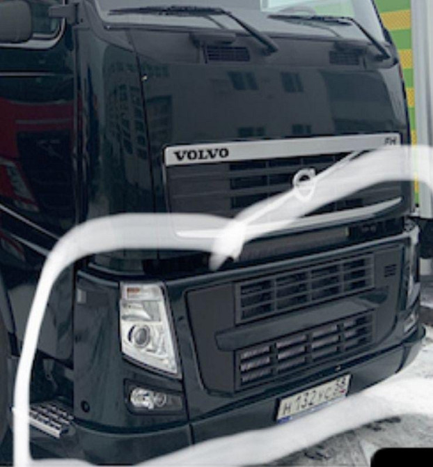 На VOLVO FH13 нужна морда в сборе на классику на ксеноне (вот такая, т.е. на брусе со ступенями с пр  - photo 1