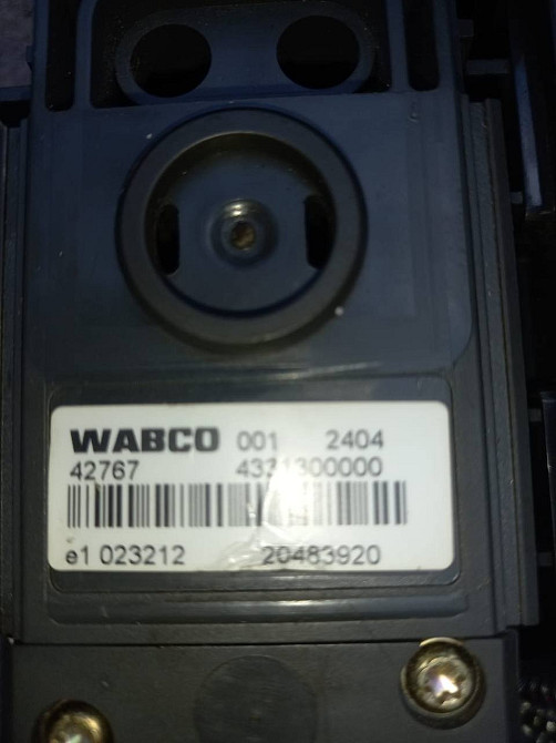 Ищу селектор кпп 20483920 volvo.  - photo 1