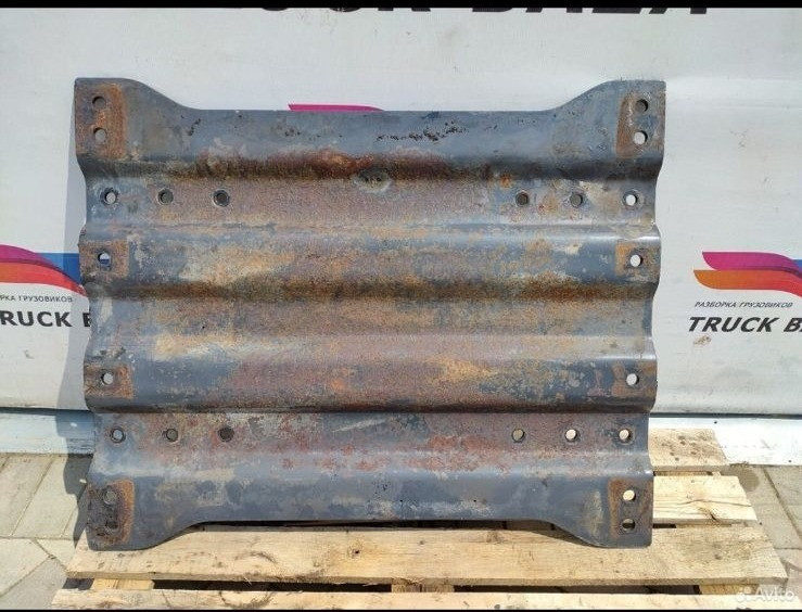 На SCANIA нужна проставка под седло (высота 4 см) с лопухами, размеры: 880/690/40mm.  - photo 1