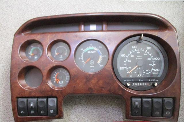 На DAF95 ищу панель приборов, 1326868.  - photo 1