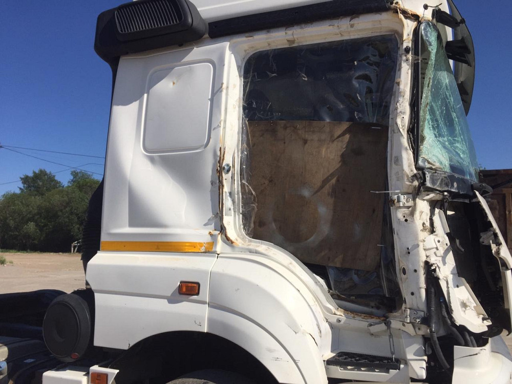 Ищу правую панель с дверным проемом на Камаз 5490 и правую дверь в сборе.  - photo 1