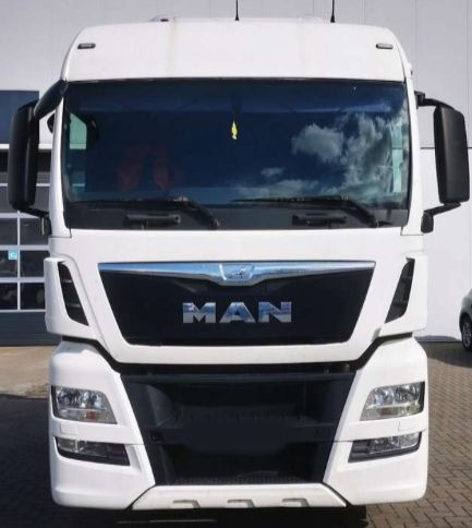 На MAN TGX18 460 евро -6 нужна кабина целиком с бамперами и фарами т.д.  - photo 1