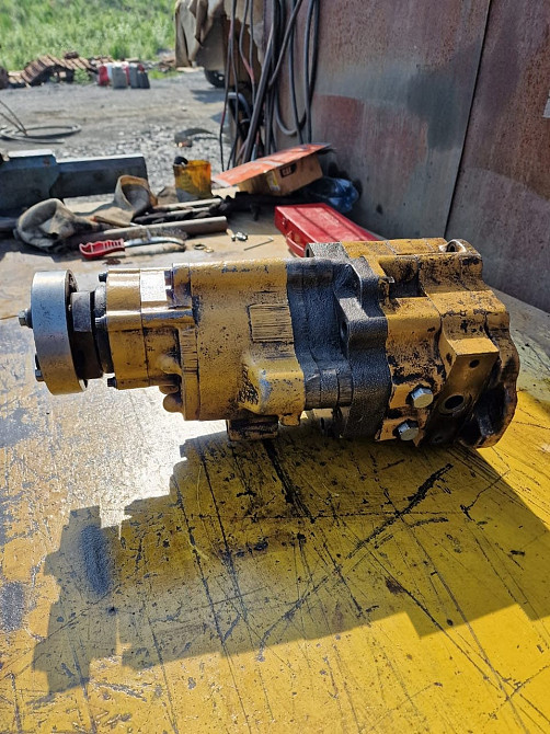 Ищу 116-9526 132-3629 132-3630 9T-9840 насос трансмиссии КПП Caterpillar CAT D10R.  - photo 1