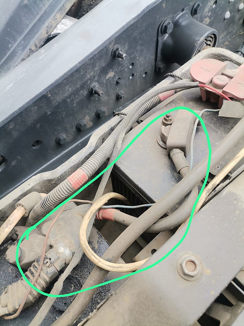 Нужен блок мониторинга акумуляторной батореи на Даф 106 2020год, номера 2198436 / 2306264 / 2336126.  - photo 1