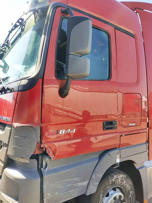 Ищу дверь левую на Актрос МП3 мегаспейс.  - photo 1