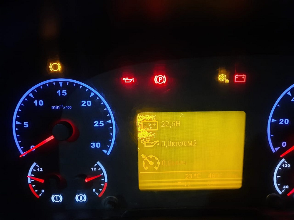 На Камаз 5490 надо кнопки на руле и приборную панель.  - photo 1