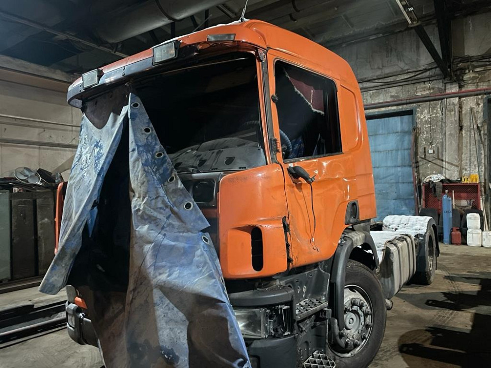 Нужна кабина в сборе со всей внутрянкой SCANIA P114 2001 года, механика.  - photo 1