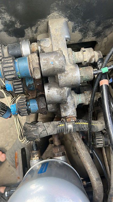 Ищу клапан защитный 4-х контурный Renault Premium, арт.5010525450.  - photo 1