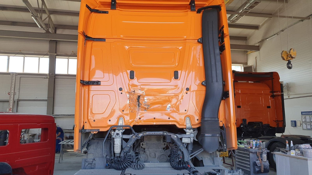 Ищу заднюю стенку кабины на Актрос мп4.  - photo 1