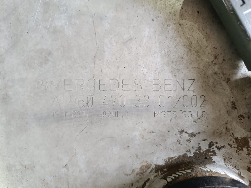 Ищу бак топливный 820л на Актрос mp4/5.  - photo 1