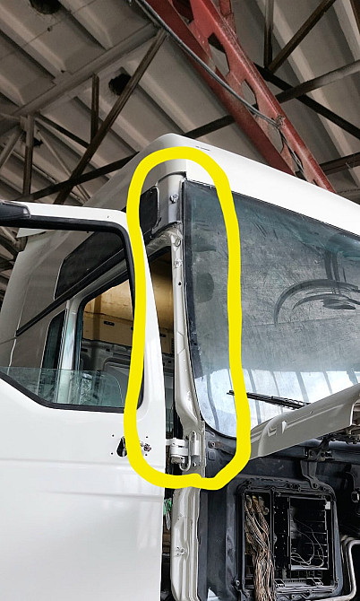 На MAN TGX высокая кабина нужен левый и правый (см.фото).  - photo 1