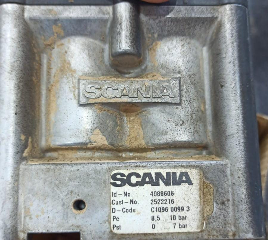 Нужен 2522216 блок клапанов Scania.  - photo 1