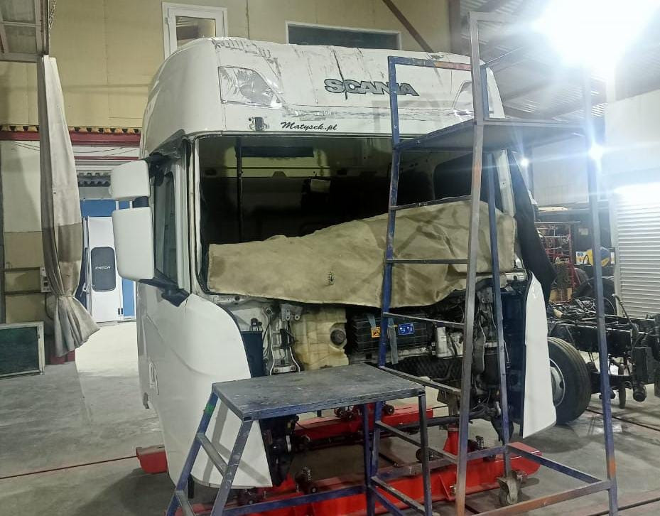 Ищу крышу на данную кабину Скания.  - photo 1