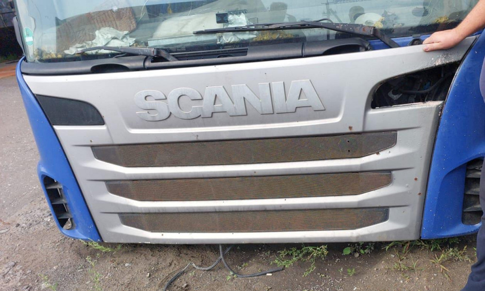 На Скания G ищу капот и дверь левую.  - photo 1