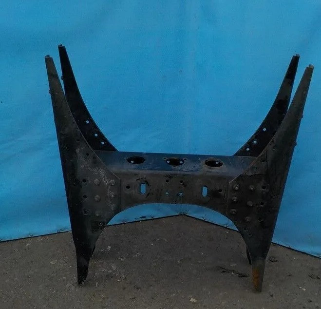 Ищу траверсу Ивеко Траккер.  - photo 1