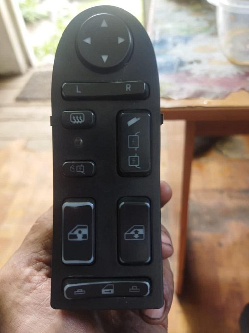 Ищу блок управления стеклоподъёмников и регулировкой зеркал на MAN TGA 2005г.  - photo 1