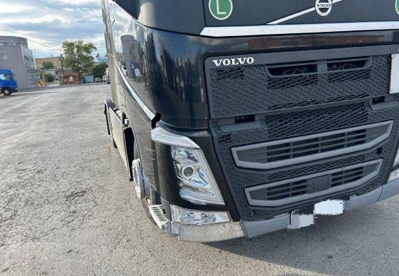 Ищу правую фару Вольво.  - photo 1