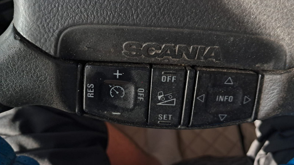 На Скания 4 серии нужны эти кнопки с платой.  - photo 1