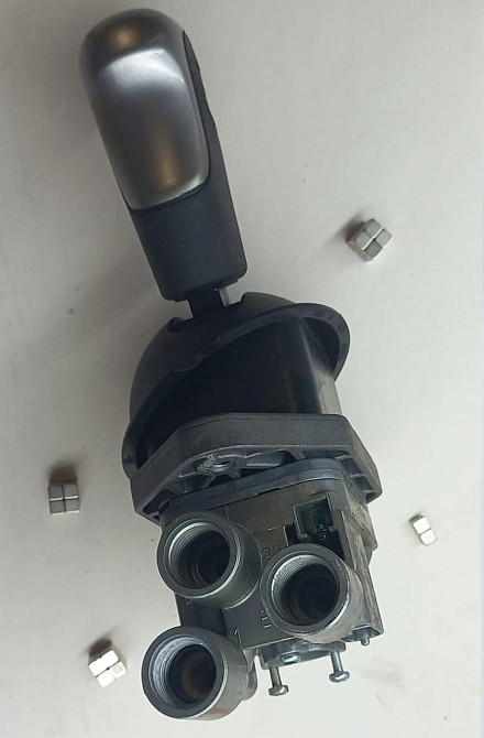 Ищу рычаг ручного тормоза Daf 1845501 LH.  - photo 1