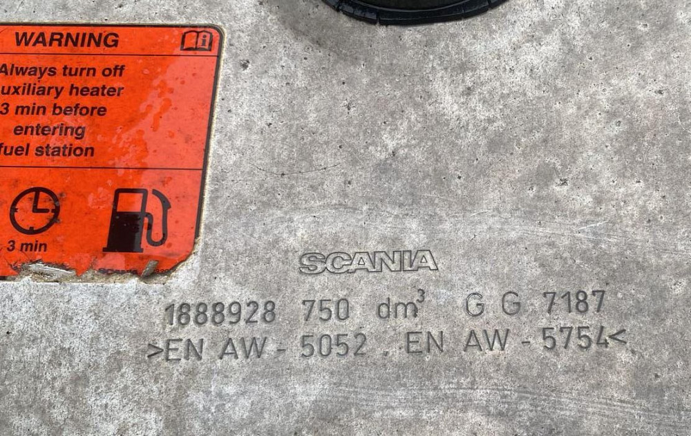 Ищу бак 750л. на Сканию, без кронштейнов (целый, без вмятин и присутствия латок).  - photo 1