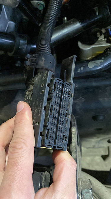 Ищу фишку на блок управления ДВС МАН D2676 евро6. Может у кого есть жгут перебитый. Или целиковый жг  - photo 1