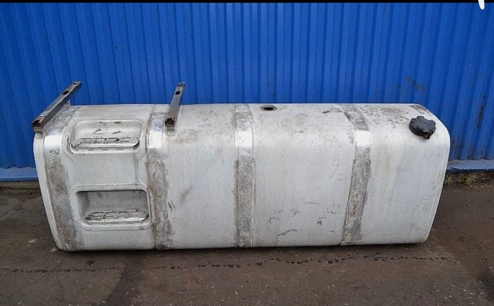 Нужен бак с подножкой 700 литров на Вольво, желательно с кронштейнами.  - photo 1
