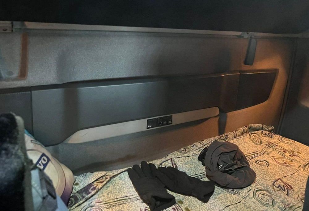 Нужна обшивка задней стенки Вольво FH.  - photo 1