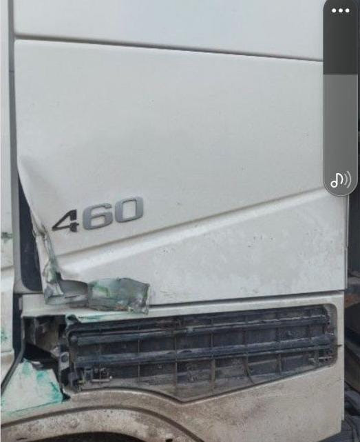 Нужна крышка от инструментально ящика volvo fh4 2018год.  - photo 1