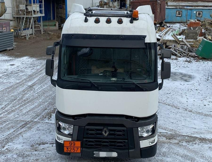 На Рено Т ищу верхний спойлер кабины на крышу (нужен целый без косячков).  - photo 1