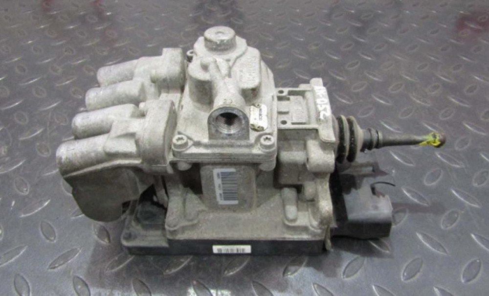 Нужен главный тормозной кран на Ман тгл/тгм 81521306309/4462300222.  - photo 1