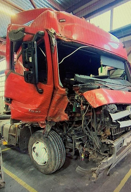 Ищу кабину в сборе Актрос, не мегаспейс.  - photo 1